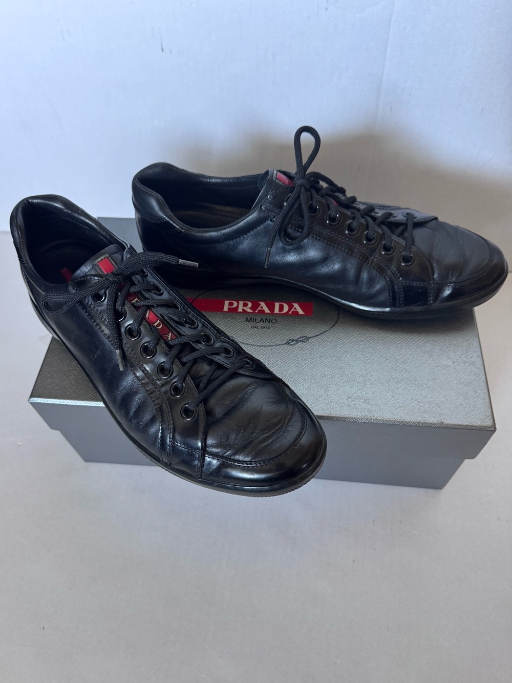 Prada 4E2439 Men’s Black Leather Low-Top Sneakers US 9 | Box & Dust Bag | VGUC
